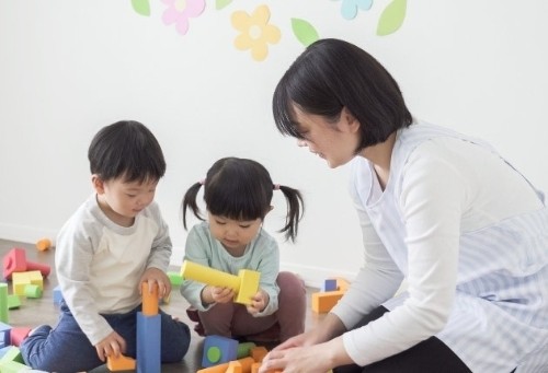 株式会社 AT 地域支援保育アットキッズ鷺沼の営業/管理部門/その他 保育所(保育園) 契約社員の求人情報イメージ1