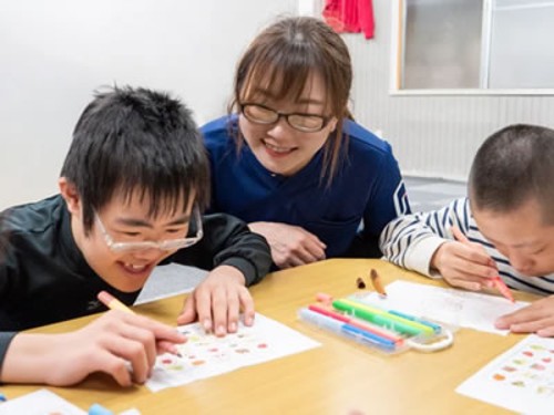 株式会社 AT アットファイン川崎溝口の児童指導員 放課後等デイサービス 正社員の求人情報イメージ1