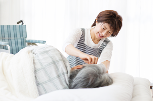 医療法人 魁成会 介護老人保健施設 こんにちはセンターの介護職/ヘルパー 介護老人保健施設 正社員の求人情報イメージ2